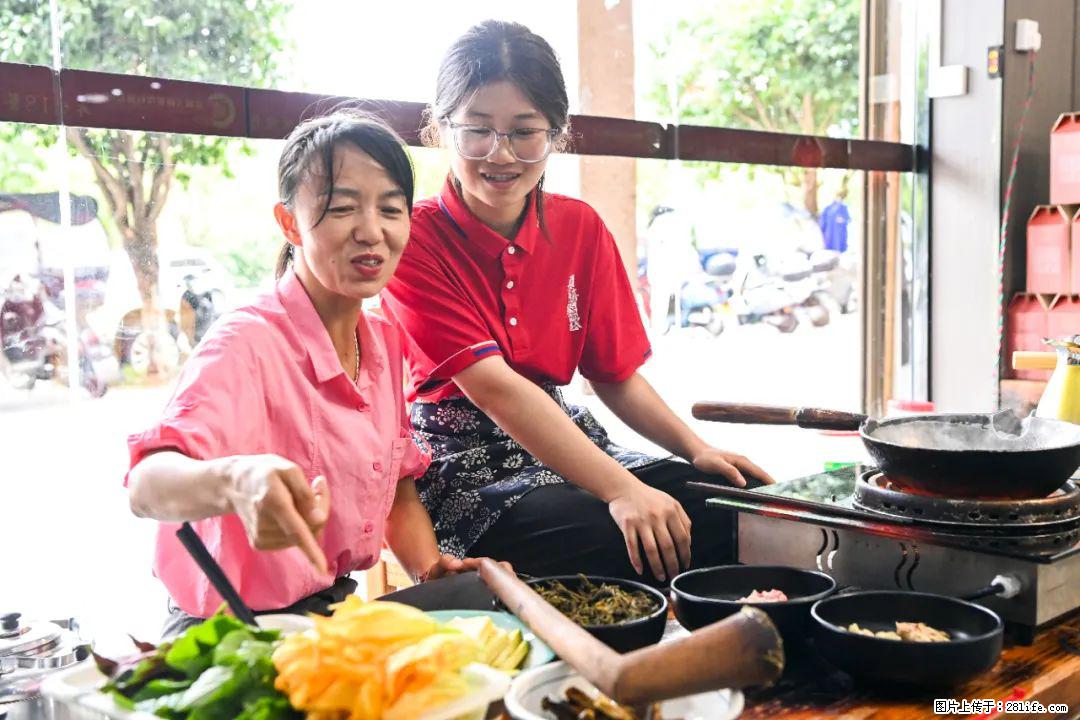 全网追的“扁担女孩”,找了一份暑假工,时薪12元 - 石嘴山生活资讯 - 石嘴山28生活网 szs.28life.com